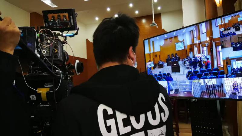 AI生成VS人工创意——鼎城区广告片拍摄公司的技术浪漫主义实践